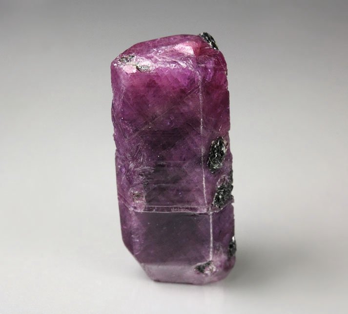 bi-terminated CORUNDUM var. RUBY, MUSCOVITE