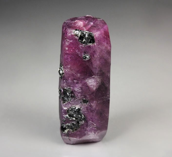 bi-terminated CORUNDUM var. RUBY, MUSCOVITE