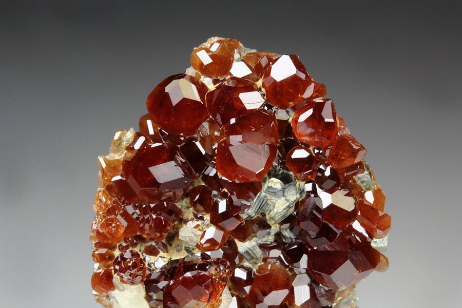 gem GARNET var. HESSONITE, DIOPSIDE, CLINOCHLORE