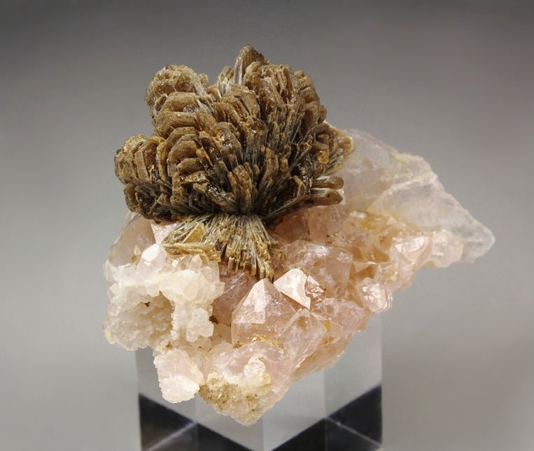 EOSPHORITE, QUARTZ var. ROSE QUARTZ