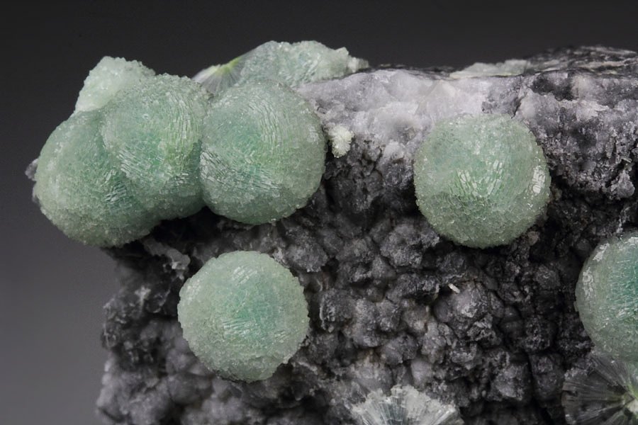 WAVELLITE