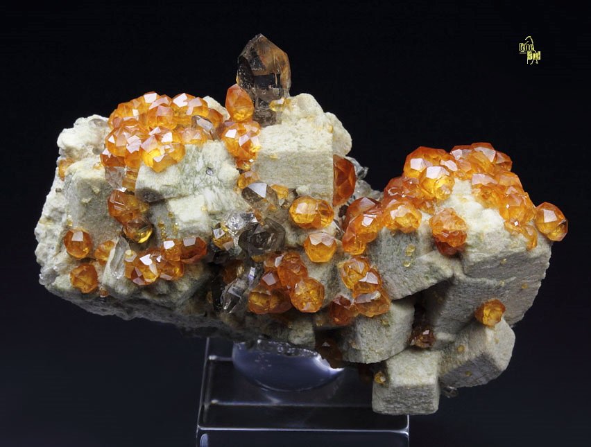 gem GARNET var. SPESSARTINE, QUARTZ var. SMOKY, MICROCLINE