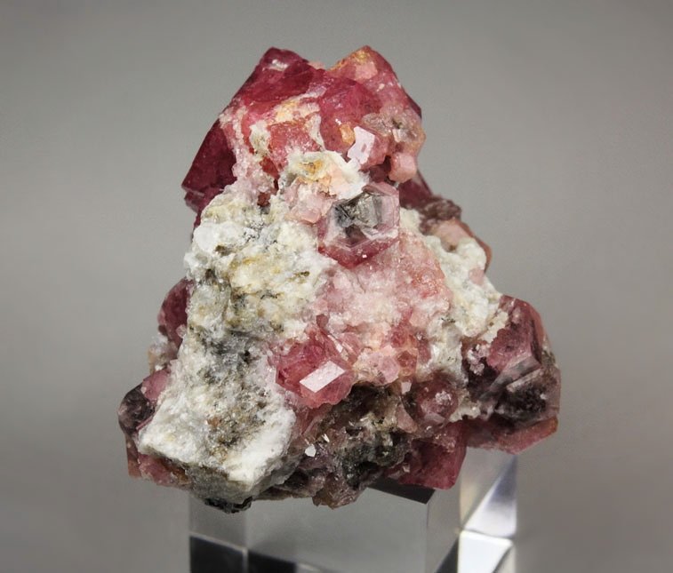 GARNET var. GROSSULAR