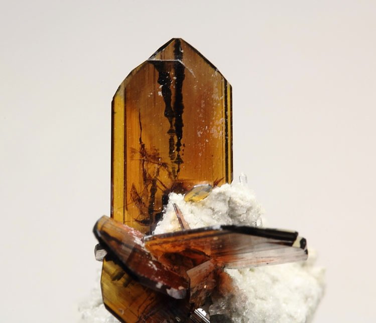 BROOKITE, QUARTZ