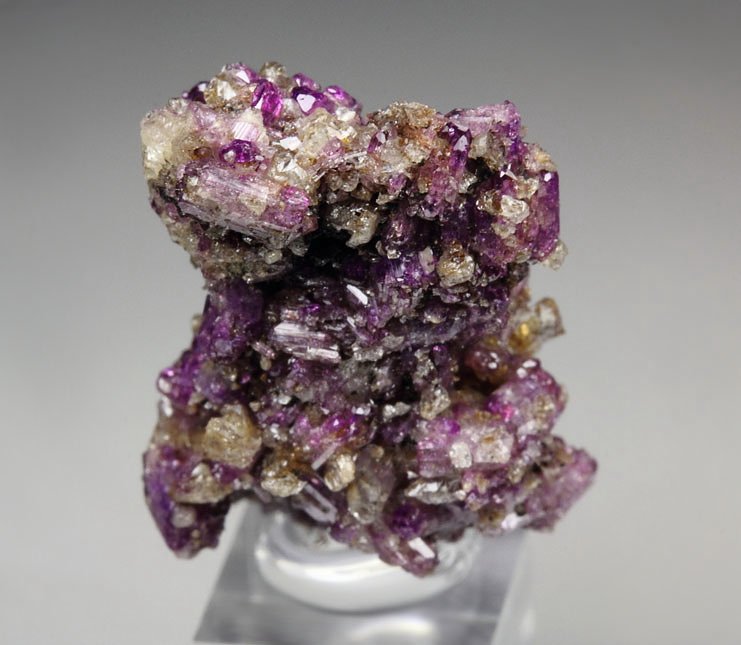 VESUVIANITE var. MANGANOAN, GARNET var. GROSSULAR