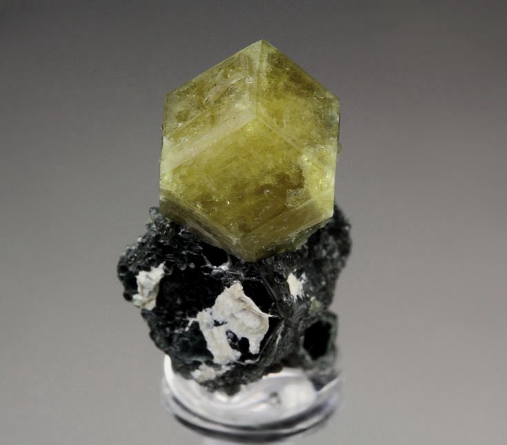 GARNET var. ANDRADITE var. TOPAZOLITE