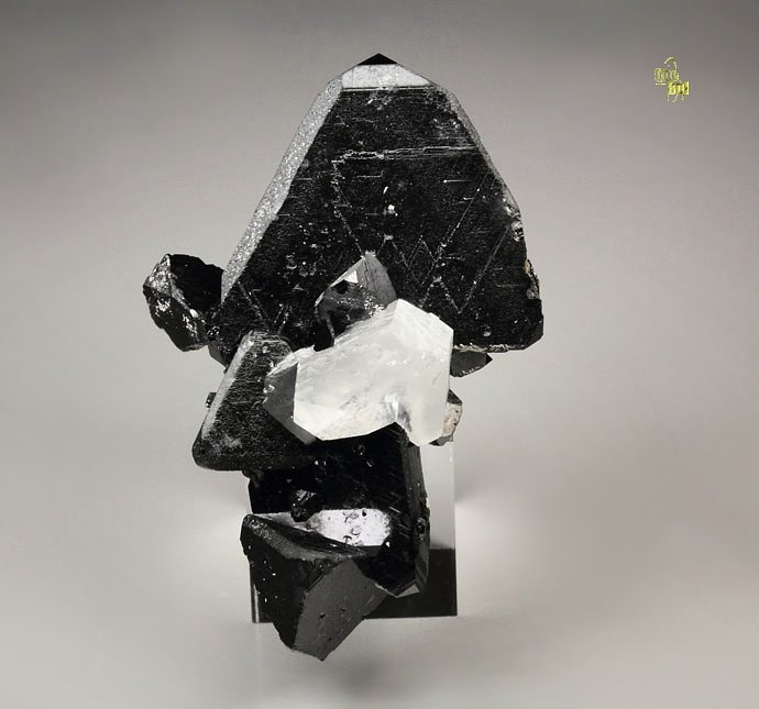 SPHALERITE tetrahedrons, CALCITE