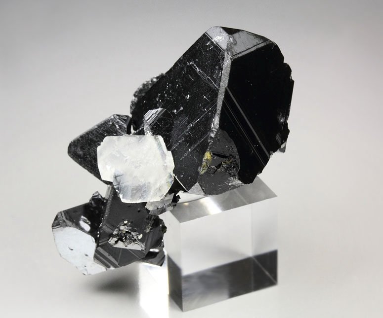 SPHALERITE tetrahedrons, CALCITE