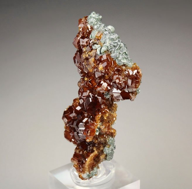 gem GARNET var. HESSONITE, CLINOCHLORE