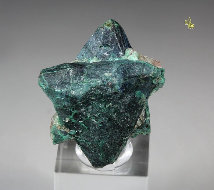 twinned TETRAHEDRITE, MALACHITE, CUPROROMEITE 