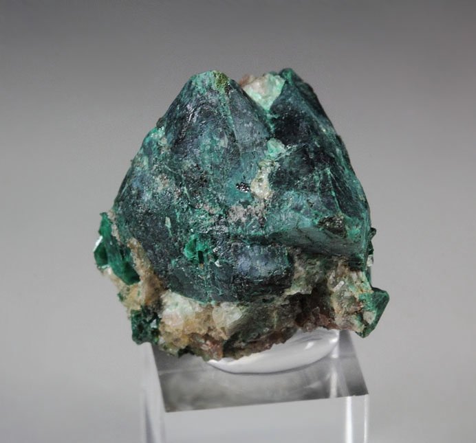 twinned TETRAHEDRITE, MALACHITE, CUPROROMEITE 