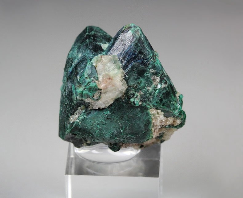 twinned TETRAHEDRITE, MALACHITE, CUPROROMEITE 