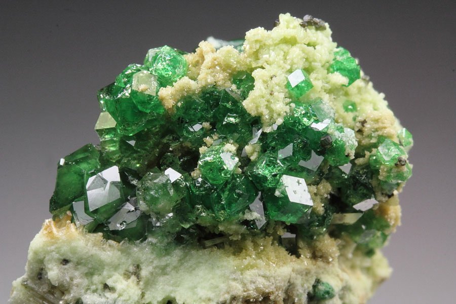 gem GARNET var. GROSSULAR var. CHROMIAN, DIOPSIDE, CLINOCHLORE