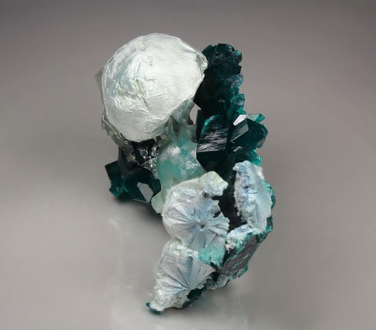 SHATTUCKITE, DIOPTASE, CALCITE, CHRYSOCOLLA