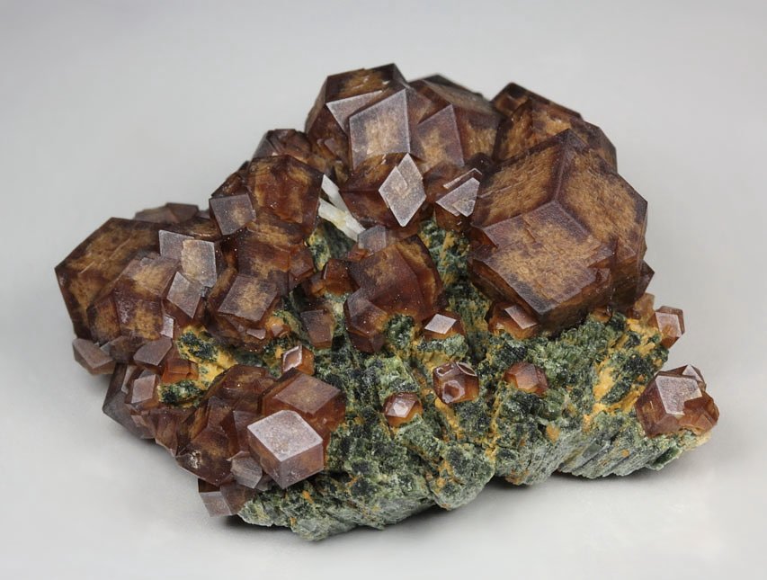 GARNET var. ANDRADITE, HEDENBERGITE, QUARTZ