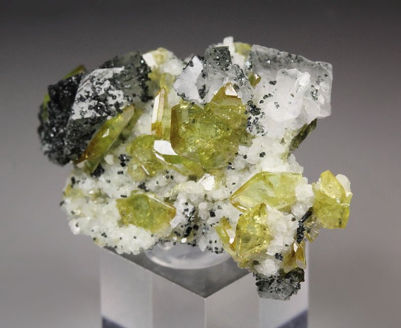 gem TITANITE twinned, K FELDSPAR var. ADULARIA, CLINOCHLORE, CALCITE