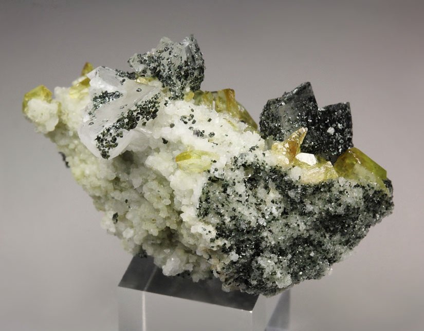 gem TITANITE twinned, K FELDSPAR var. ADULARIA, CLINOCHLORE, CALCITE