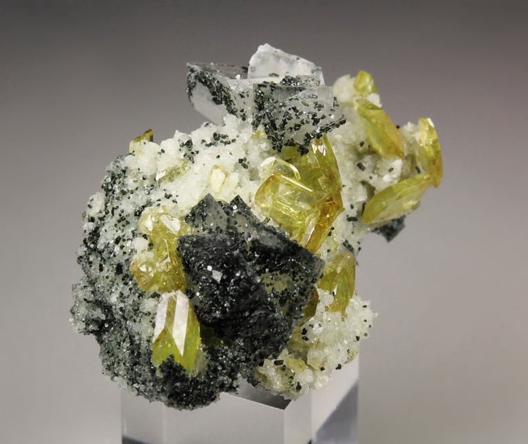 gem TITANITE twinned, K FELDSPAR var. ADULARIA, CLINOCHLORE, CALCITE