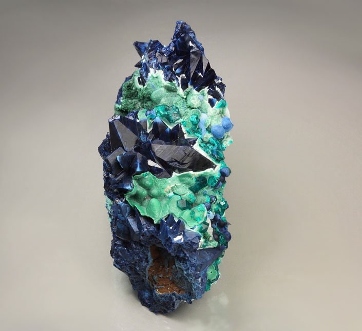 SHATTUCKITE pseudomorph after DIOPTASE after CALCITE, MALACHITE, DIOPTASE, CHRYSOCOLLA