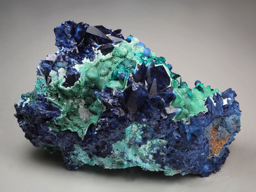 SHATTUCKITE pseudomorph after DIOPTASE after CALCITE, MALACHITE, DIOPTASE, CHRYSOCOLLA