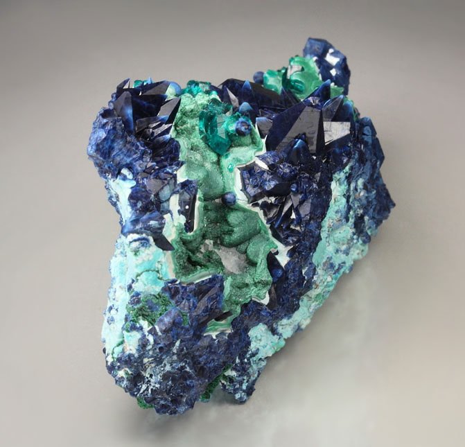 SHATTUCKITE pseudomorph after DIOPTASE after CALCITE, MALACHITE, DIOPTASE, CHRYSOCOLLA