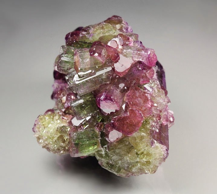 gem VESUVIANITE var. MANGANOAN