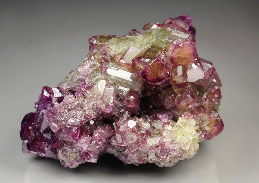 gem VESUVIANITE var. MANGANOAN