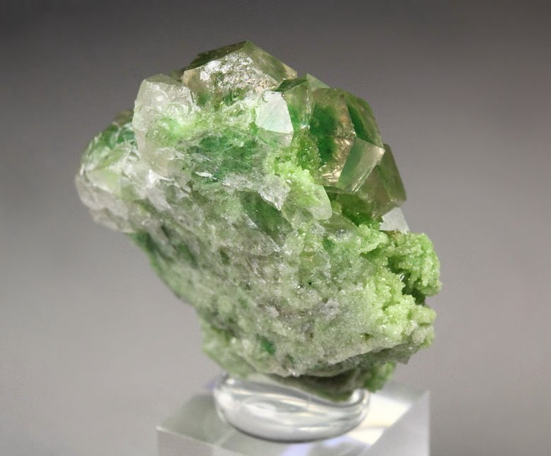 gem GARNET var. GROSSULAR with GREEN CHROMIAN PHANTOMS