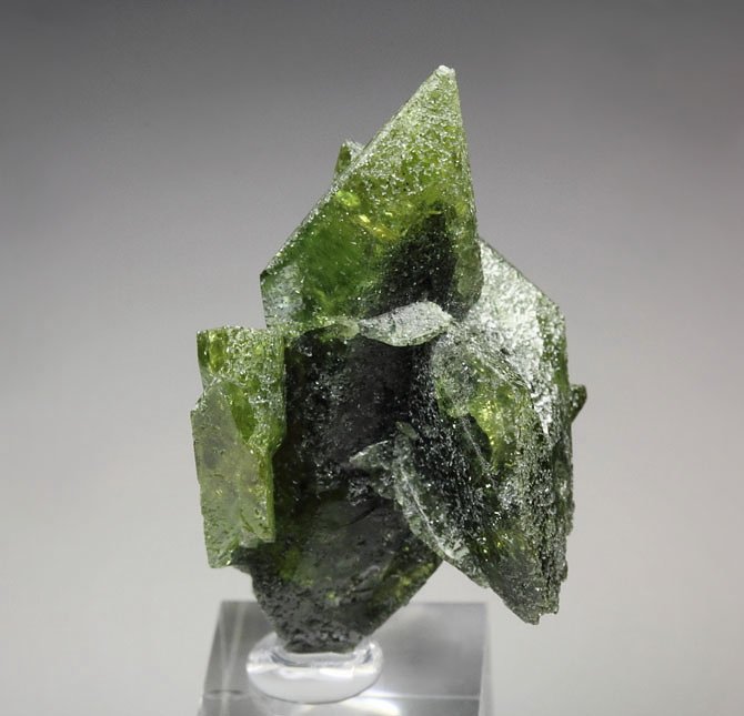 gem TITANITE twinned with CLINOCHLORE inclusions