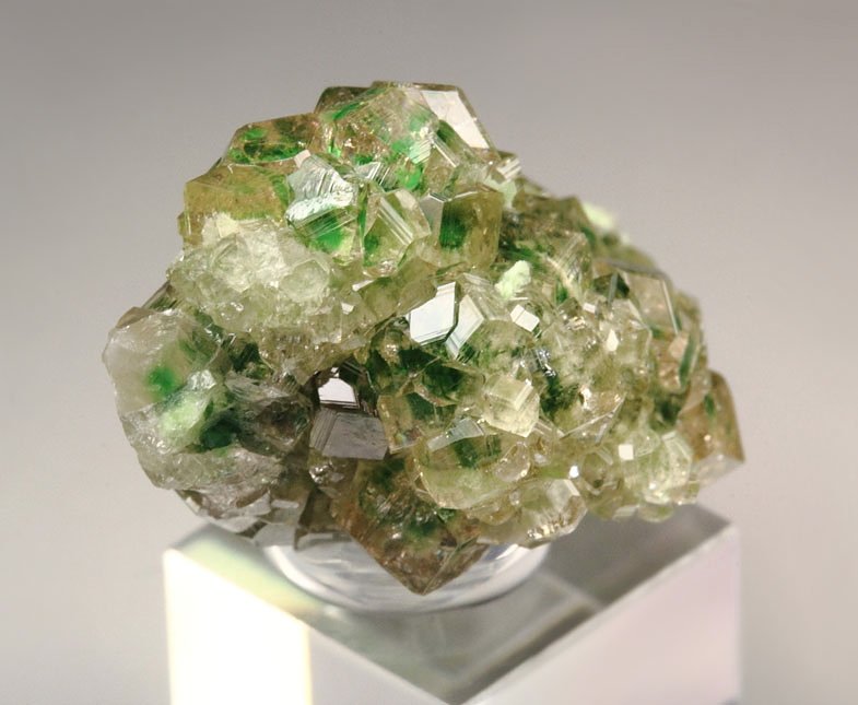 gem GARNET var. GROSSULAR with GREEN CHROMIAN PHANTOMS