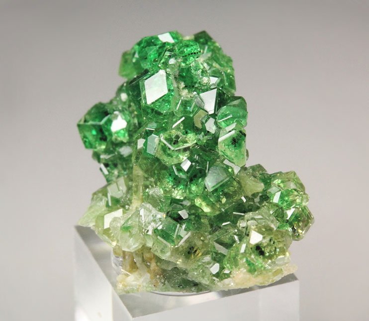 gem GARNET var. GROSSULAR var. CHROMIAN, DIOPSIDE, CHROMITE