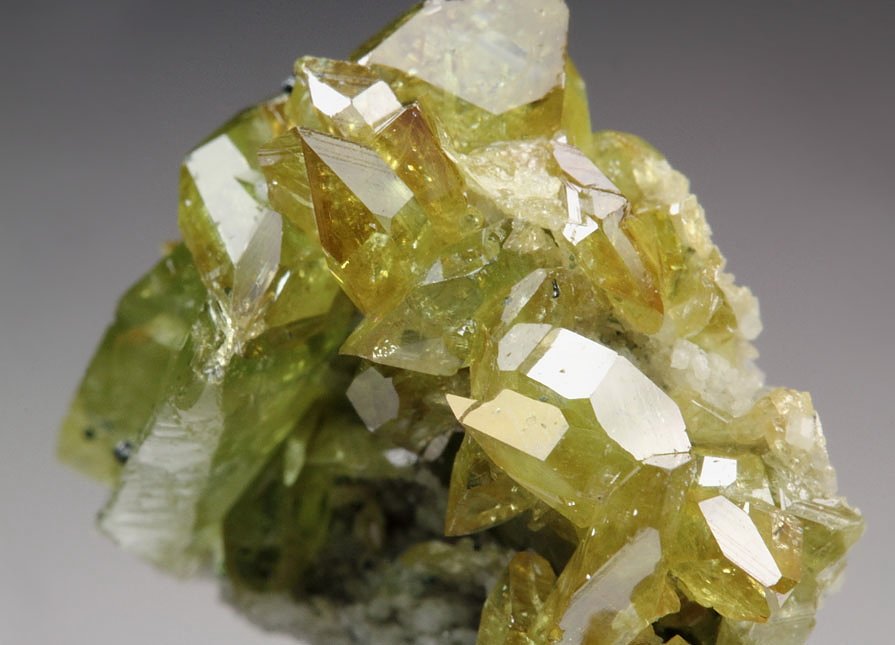 gem TITANITE twinned, K FELDSPAR var. ADULARIA, CLINOCHLORE