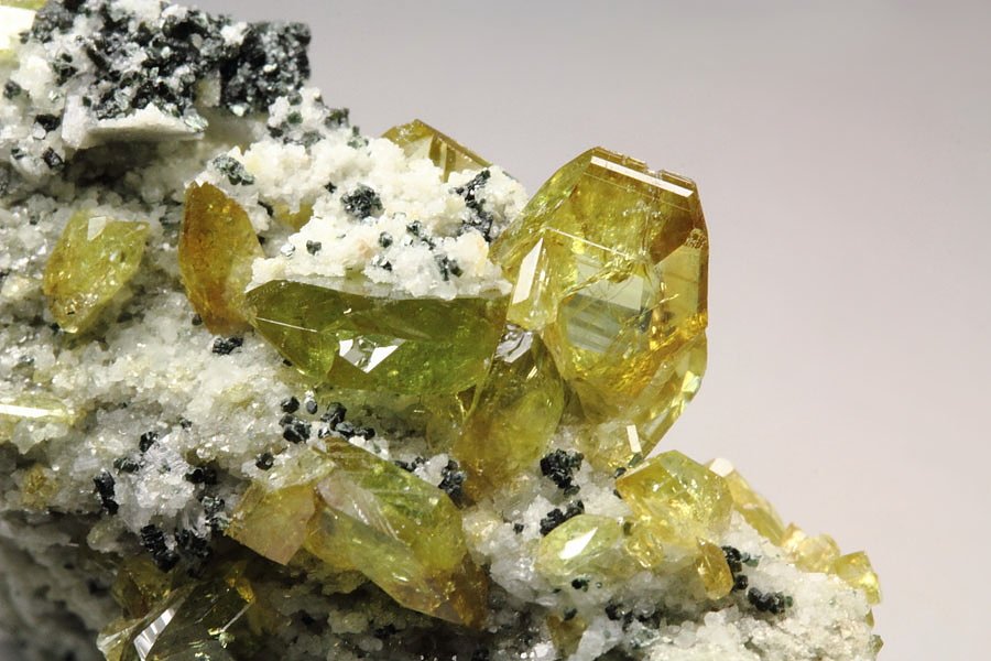 gem TITANITE twinned, K FELDSPAR var. ADULARIA, CLINOCHLORE