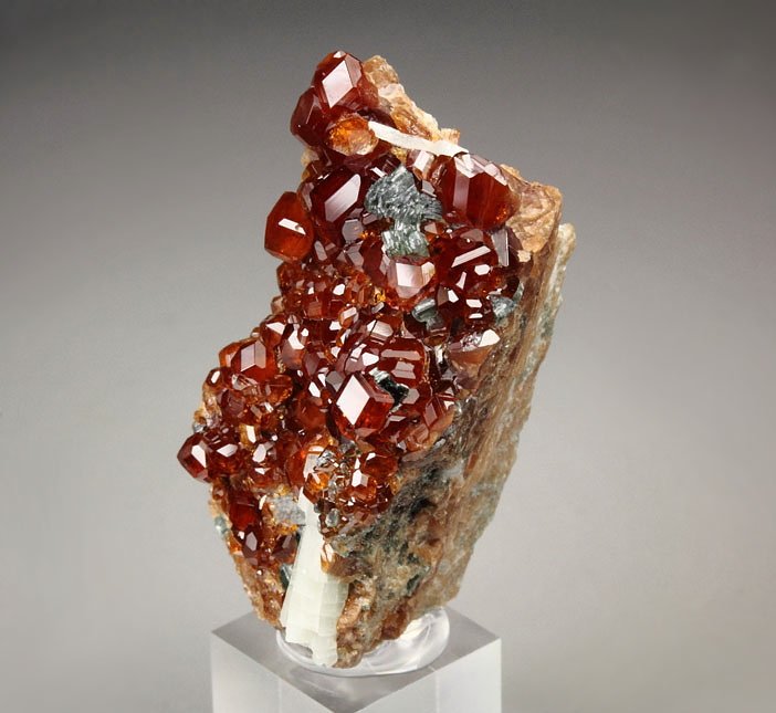 gem GARNET var. HESSONITE, DIOPSIDE, CLINOCHLORE