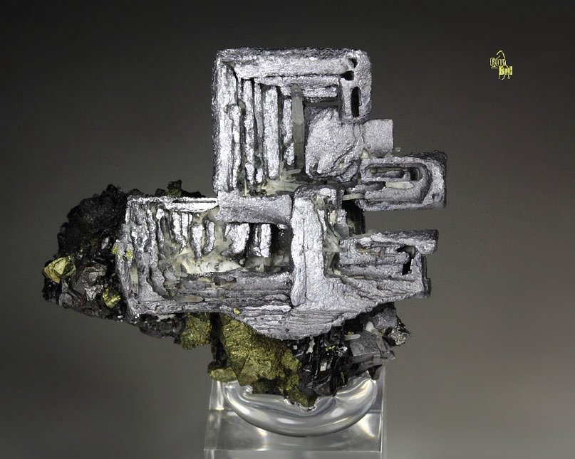 skeletal GALENA, CHALCOPYRITE, QUARTZ, SPHALERITE