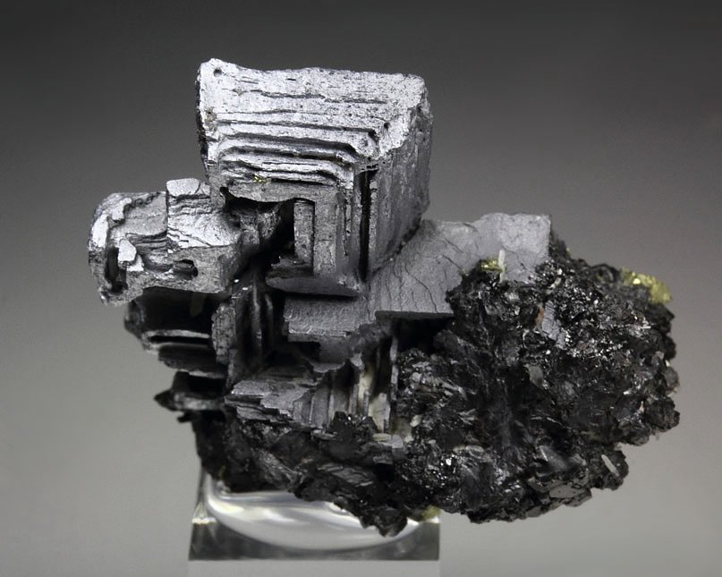 skeletal GALENA, CHALCOPYRITE, QUARTZ, SPHALERITE