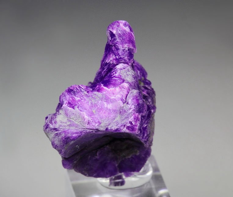 crystallized SUGILITE