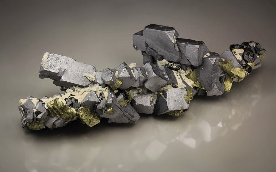 skeletal GALENA, CHALCOPYRITE, SPHALERITE, QUARTZ