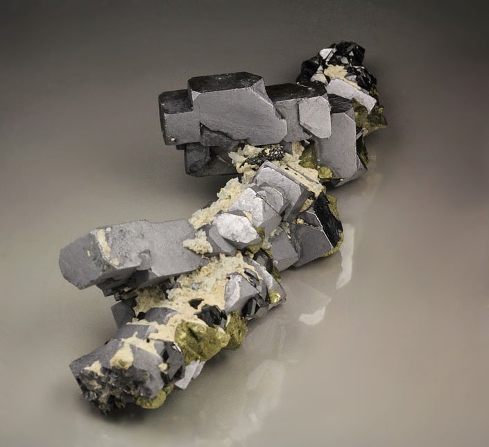 skeletal GALENA, CHALCOPYRITE, SPHALERITE, QUARTZ