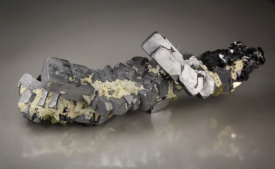 skeletal GALENA, CHALCOPYRITE, SPHALERITE, QUARTZ