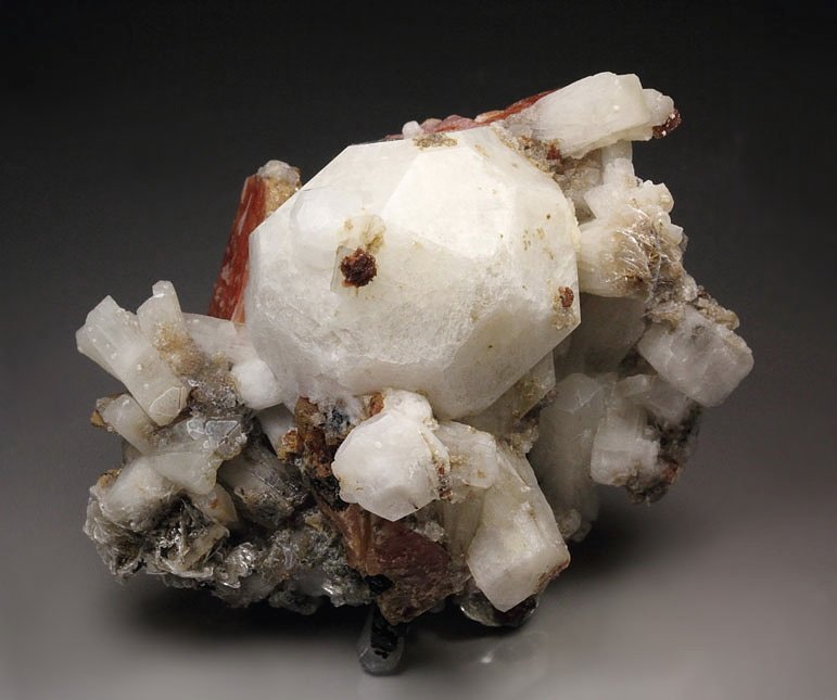 SERANDITE, ANALCIME, NATROLITE, AEGIRINE, MANGANONEPTUNITE, POLYLITHIONITE