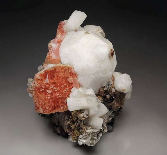 SERANDITE, ANALCIME, NATROLITE, AEGIRINE, MANGANONEPTUNITE, POLYLITHIONITE