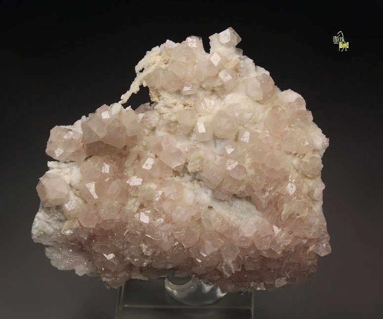 gemmy PINK GARNET var. GROSSULAR