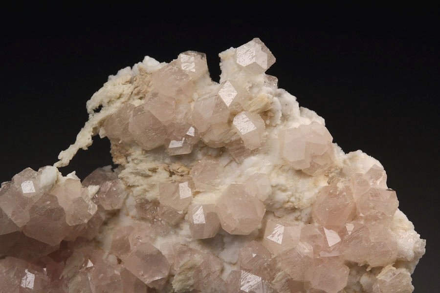 gemmy PINK GARNET var. GROSSULAR