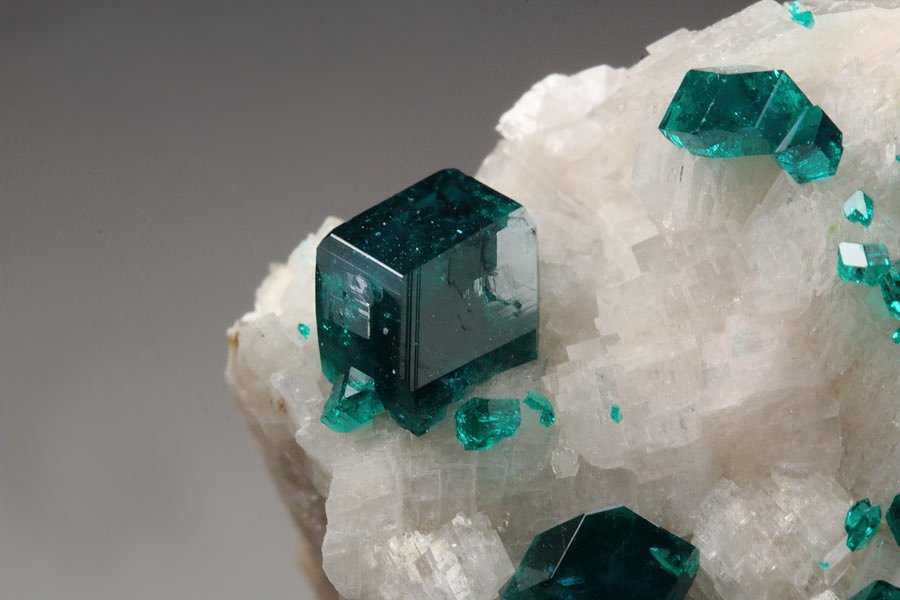 gemmy DIOPTASE, CALCITE