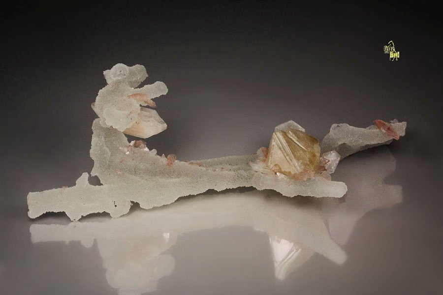 gemmy POWELLITE, CHALCEDONY, STILBITE, HEULANDITE