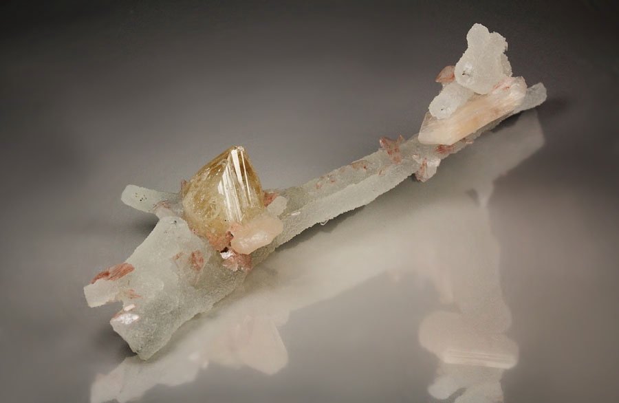 gemmy POWELLITE, CHALCEDONY, STILBITE, HEULANDITE