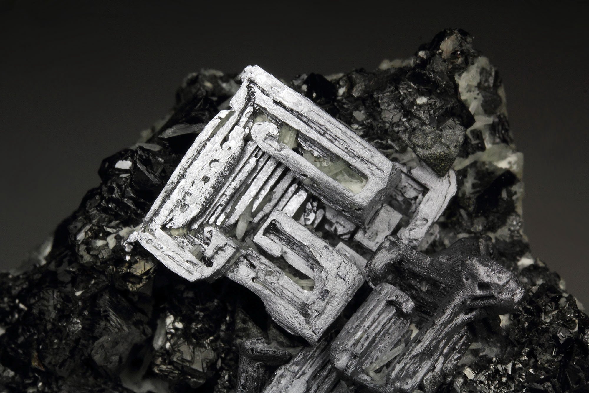 skeletal GALENA, SPHALERITE, QUARTZ