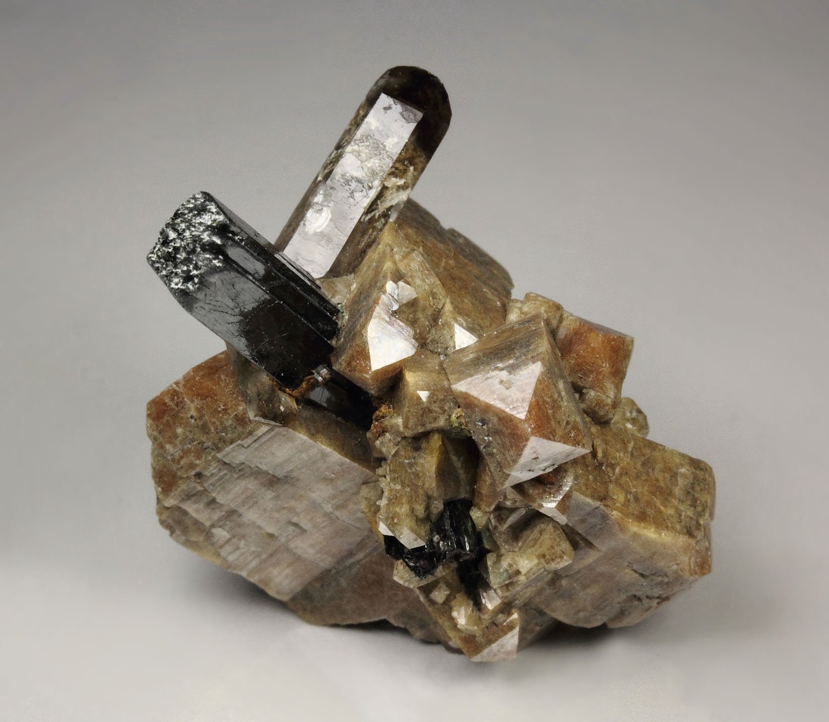 ZIRCON, AEGIRINE, QUARTZ