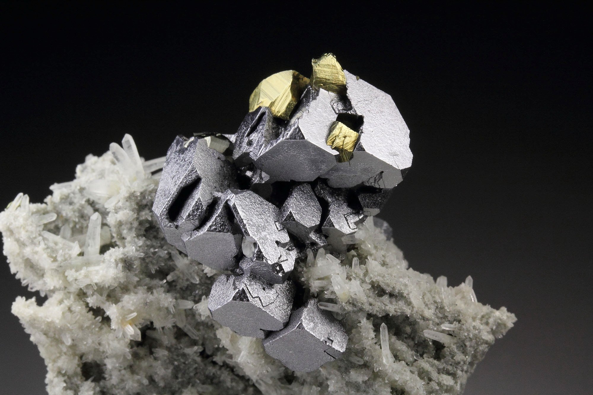 skeletal GALENA, CHALCOPYRITE, PYRITE, QUARTZ